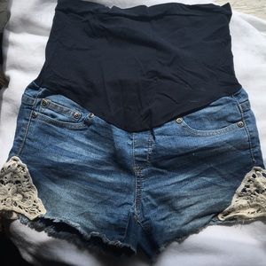 American Eagle Maternity Shorts Size 10